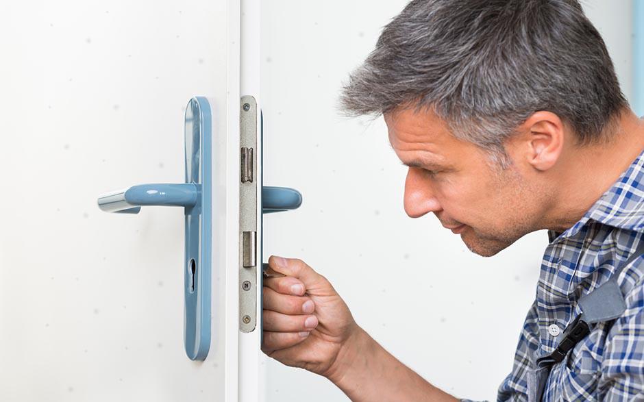 porte claquée serrurier Puteaux